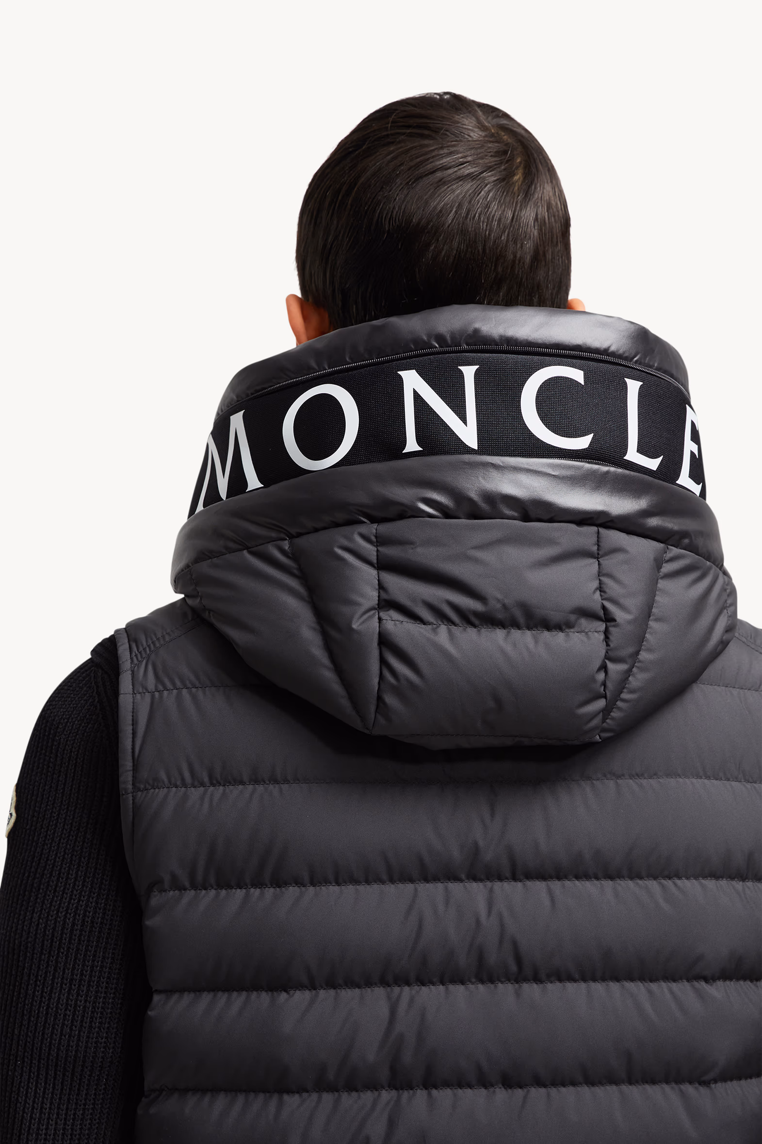 Chaleco plumífero con capucha Bourget Hombre Negro Moncler 6